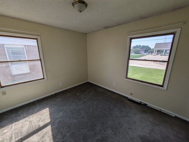 Building Photo - 1806 W 40th St