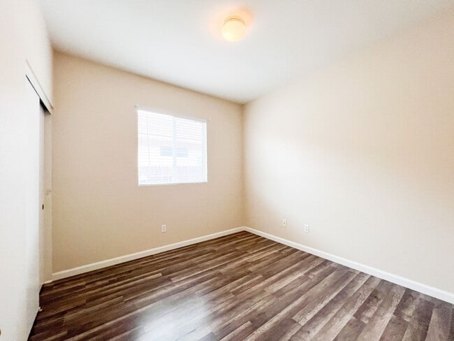 Building Photo - Beautiful 3 Bed, 2 Bath Home