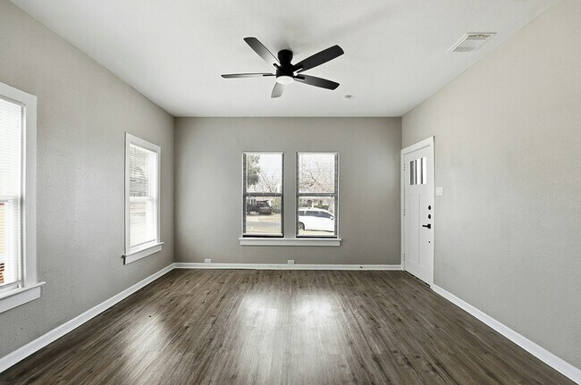 Building Photo - 1230 Hammond Ave