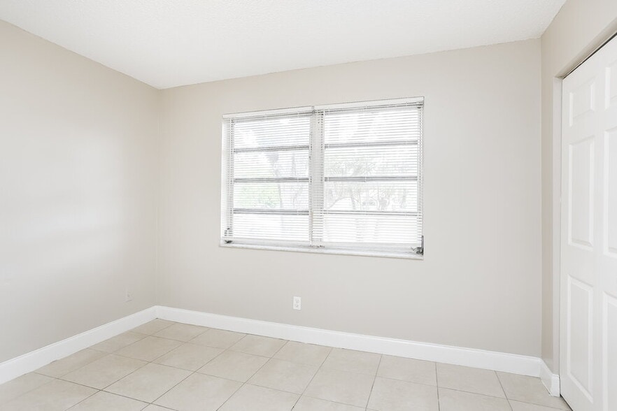 Building Photo - 4620 SW 23rd St
