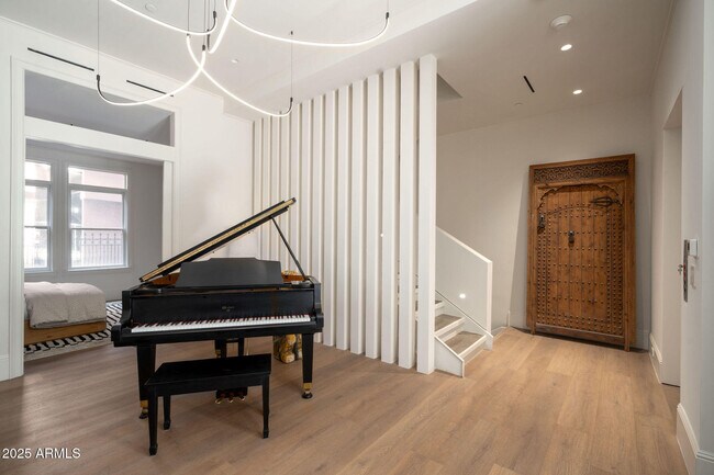 Building Photo - 50 W Palm Ln