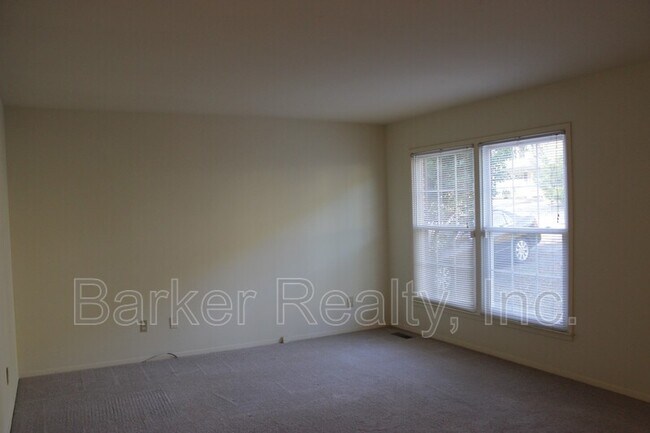 Building Photo - 405 Killington Dr