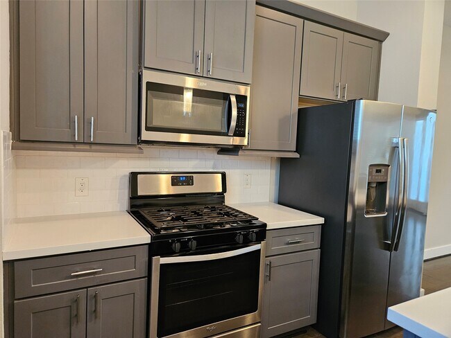 Building Photo - 2621 Hutchins St