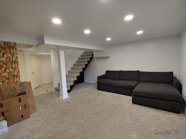 Building Photo - Beautifully Updated Magnolia House- 3 Bedr...