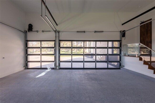 Building Photo - 614 Robin Dale Dr
