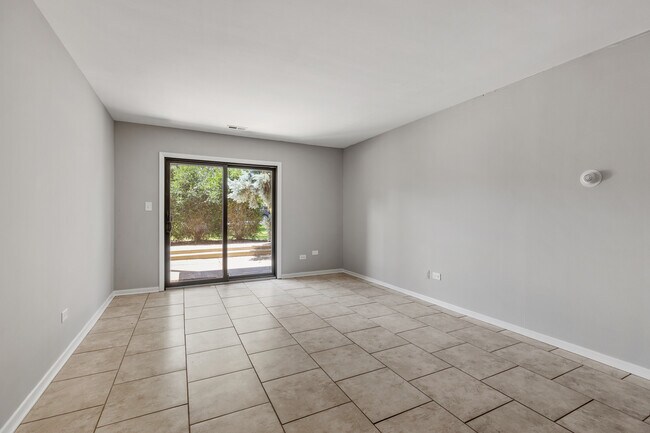 Building Photo - 1444 Stonebridge Cir