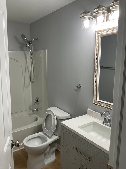 Building Photo - 28957 Cullen Dr