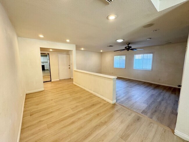 Building Photo - 4 bedroom home in Simi Valley