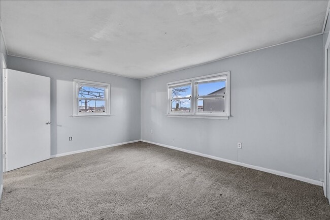 Building Photo - 925 2nd Ave E