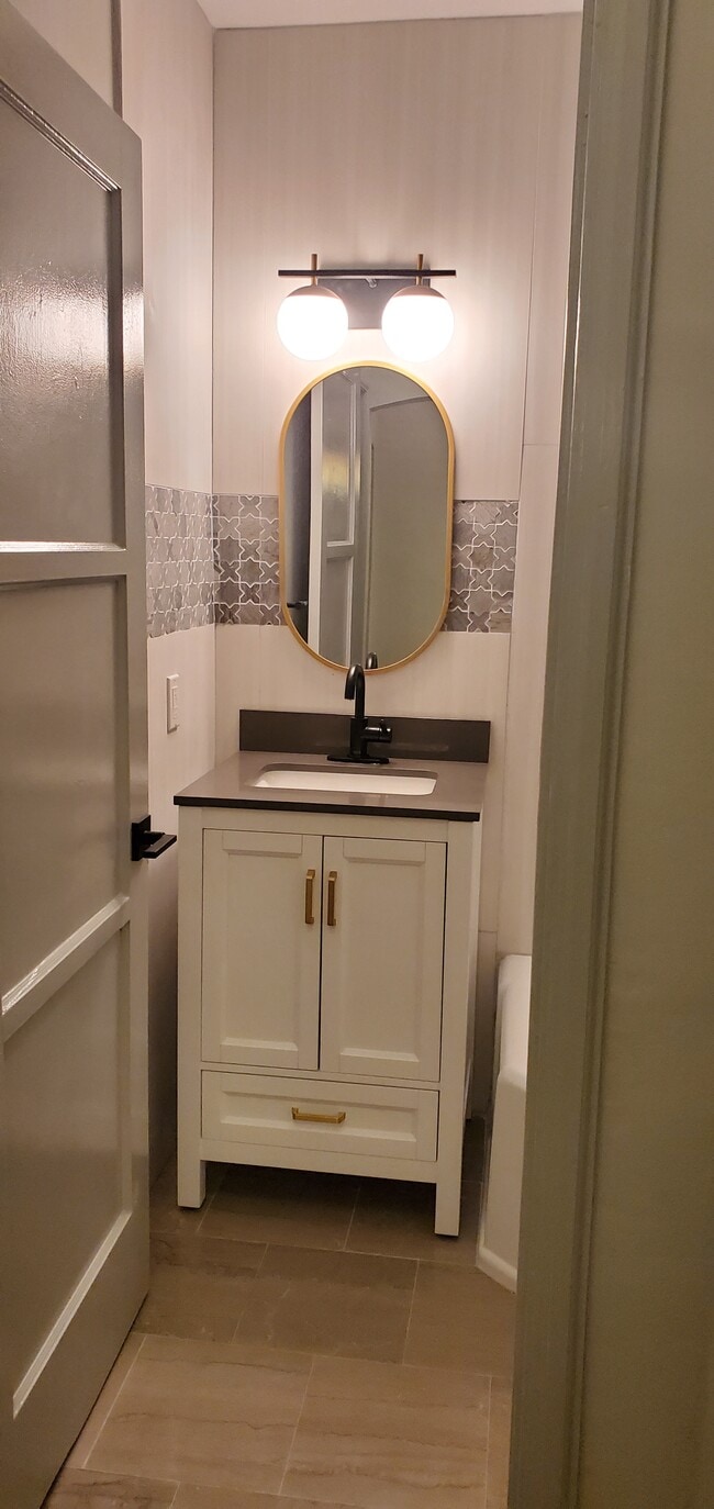 Bathroom - 614 N Madison Ave