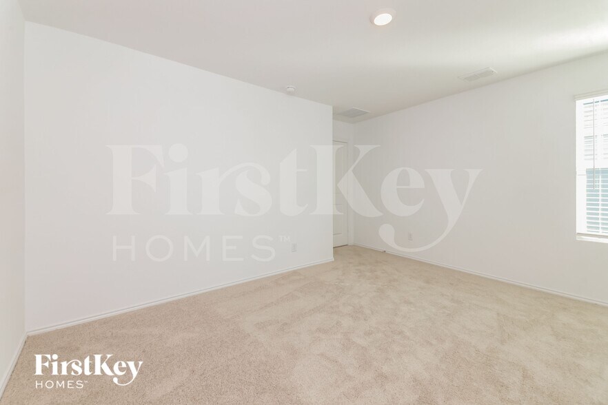 Building Photo - 235 Plumcove Dr