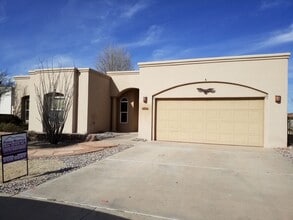 Building Photo - Large 3 Bedroom, 2 Bath Home