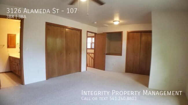 Building Photo - 3126 Alameda St