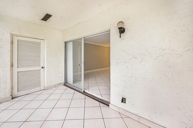 Building Photo - 2700 Casita Way