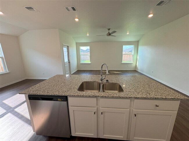 Building Photo - 501 Double Vision Rd