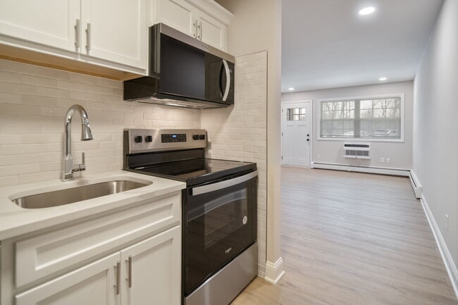 Building Photo - Burdeck Apartments