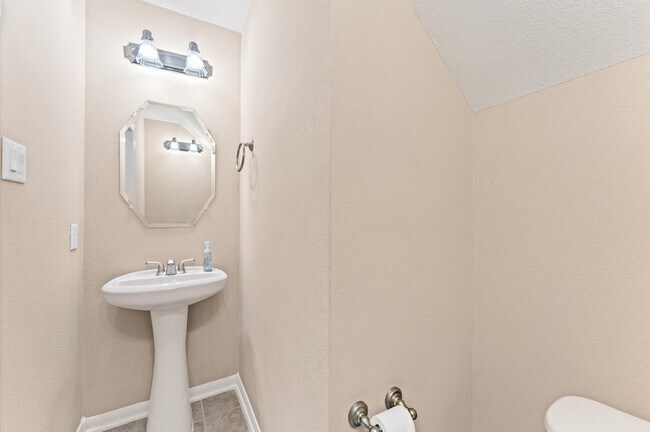 Building Photo - 2411 Clippers Square