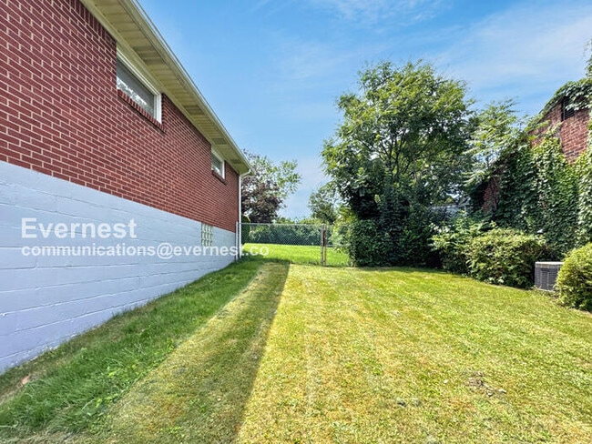 Building Photo - 104 Maria Ln