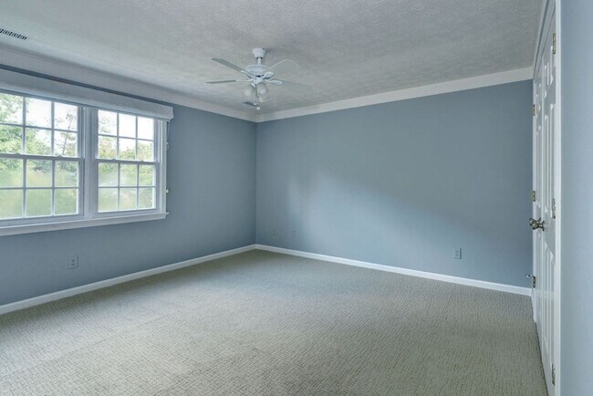 Building Photo - Renovated and Updated Woods of Tabb Home