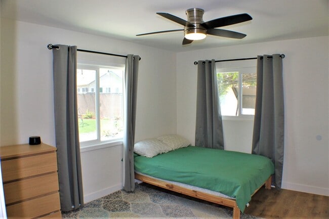 Building Photo - Loma Linda Cottage Near University