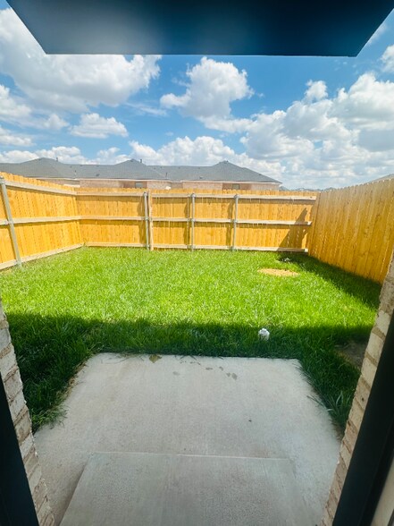 Building Photo - 10050 Ajuga Ln