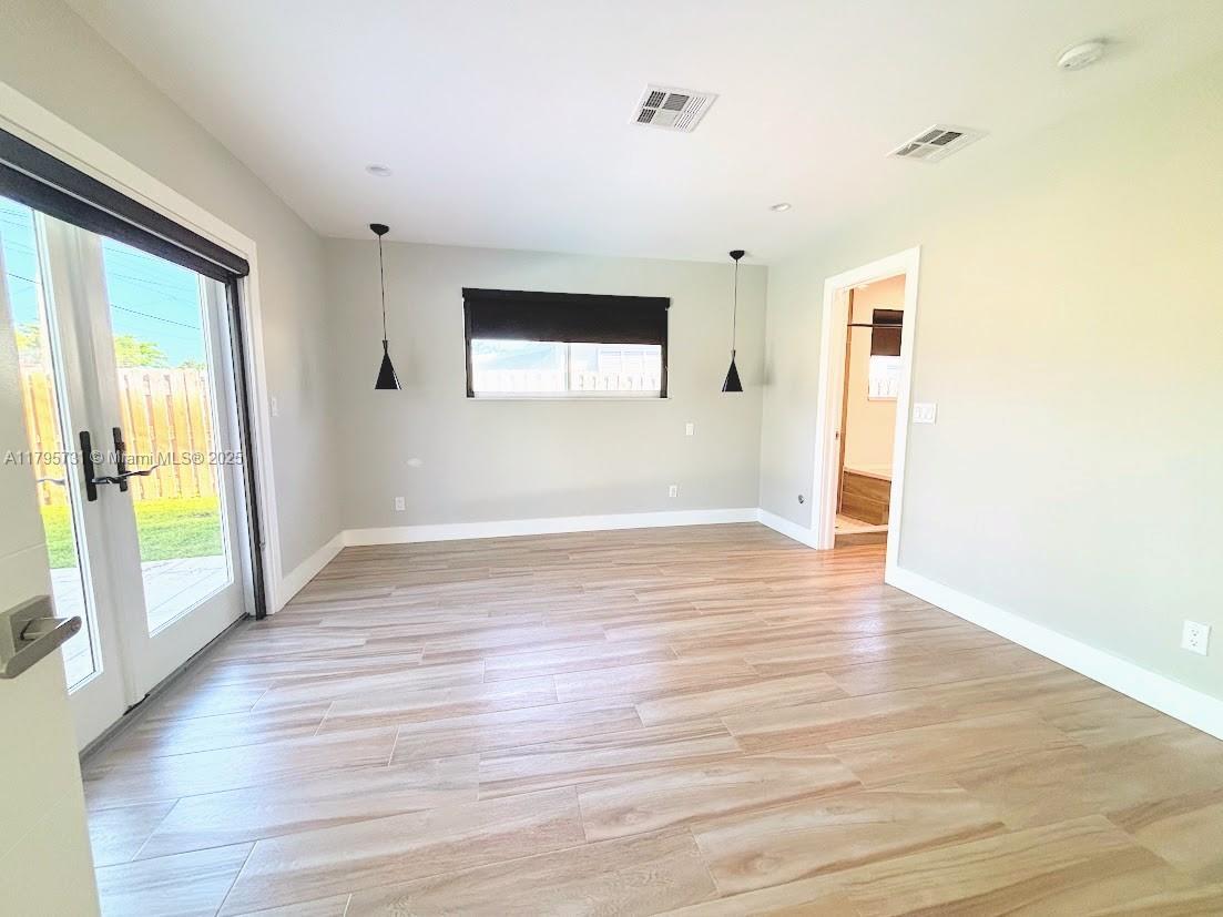 Building Photo - 401 S Highland Dr