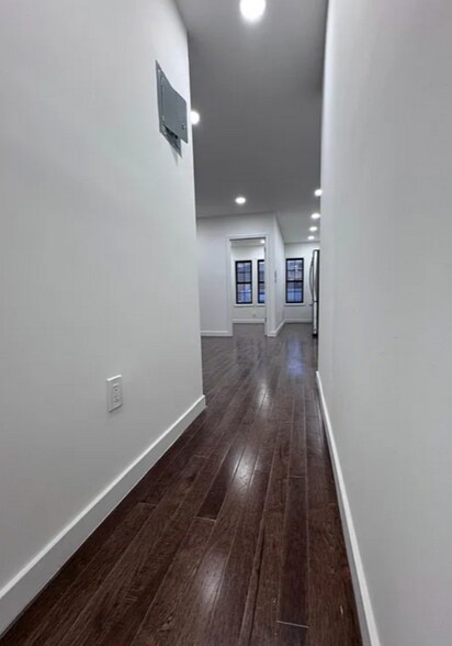 Building Photo - 87 E 37th St