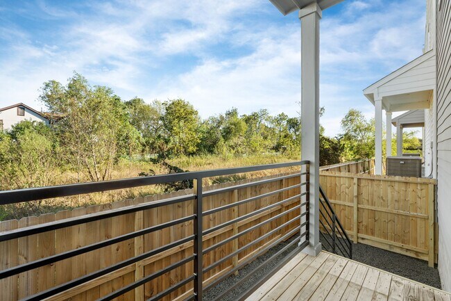 Building Photo - 5610 Savyon Dr