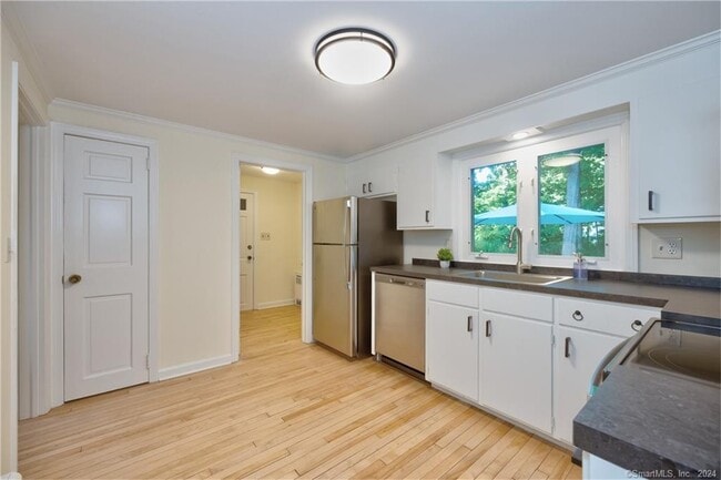 Building Photo - 3 Hilltop Rd