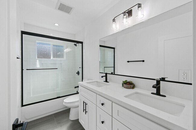 Building Photo - 4723 Albury Ave