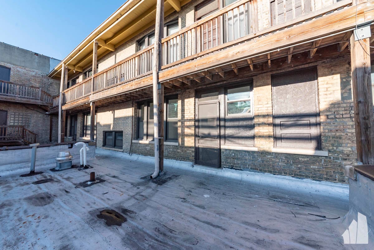 Building Photo - 2640 N Milwaukee Ave