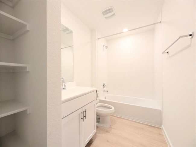 Building Photo - 9400 Oxbow Strap Dr