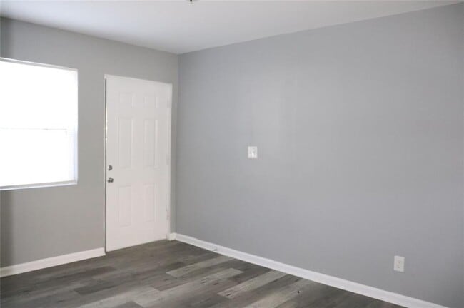 Building Photo - 740 Cooper St SW