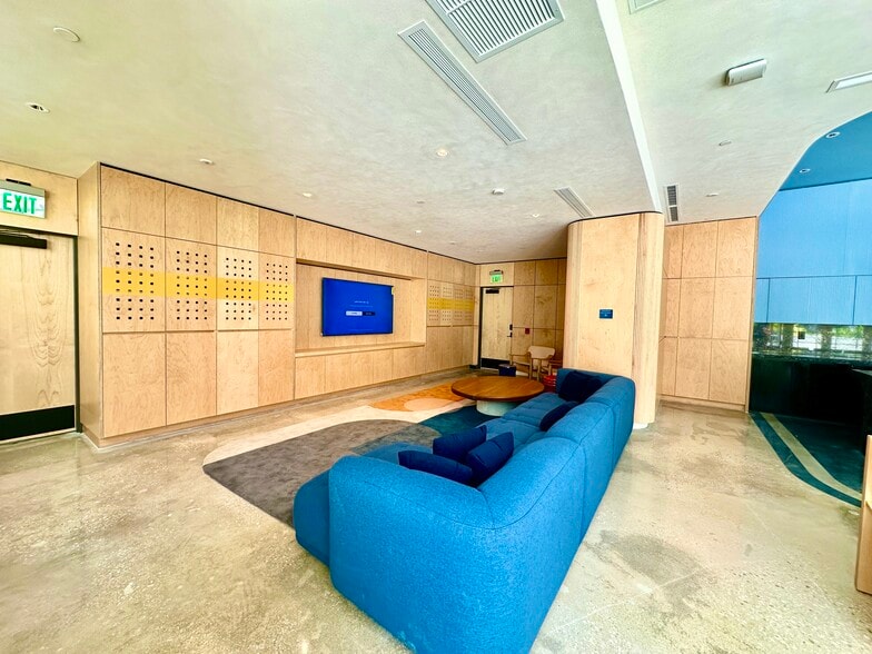 Building Photo - 52 NW 32nd St