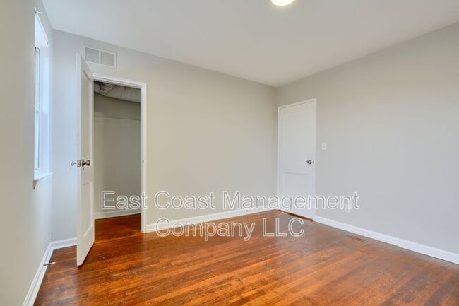 Building Photo - 1535 Chilworth Ave