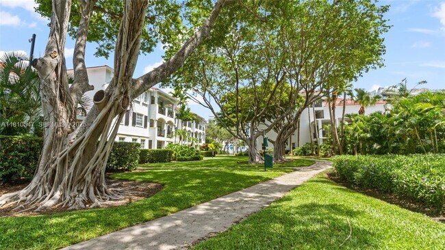 Building Photo - 3245 NE 184th St