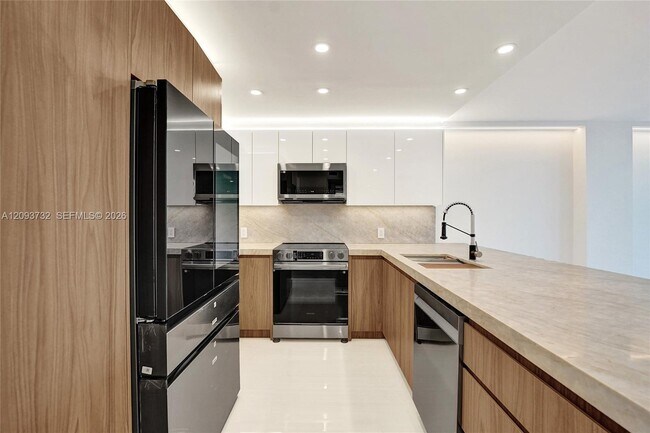 Building Photo - 1400 S Ocean Dr