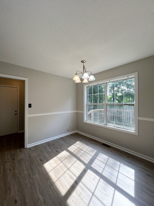 Building Photo - Large Deck and Fenced Backyard!