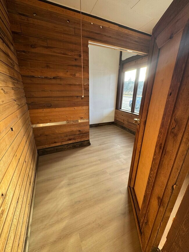 Building Photo - 414 Main Ave W