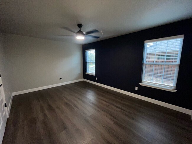 Building Photo - Modern 2 Bedroom Condo