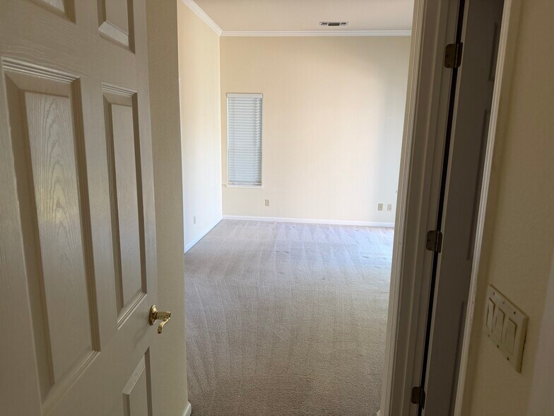 Building Photo - 4933 Charter Rd