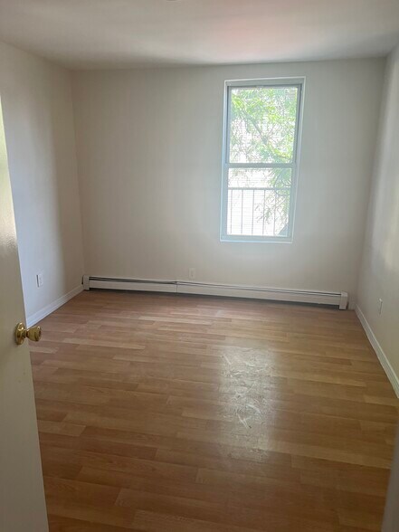 Building Photo - 127 Wilson Ave