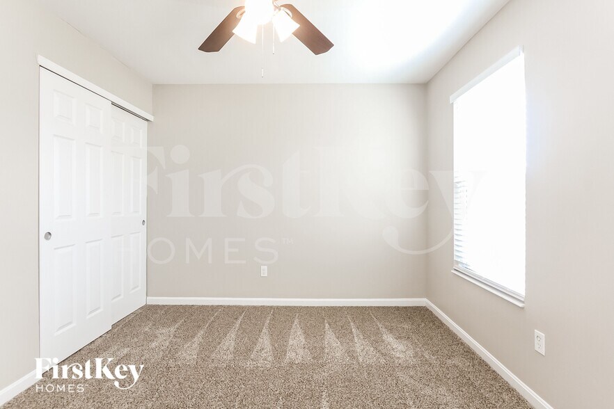 Building Photo - 6159 N Woods Edge Dr