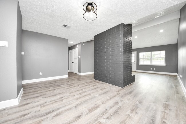 Building Photo - 5444 Ridge Wind Ln