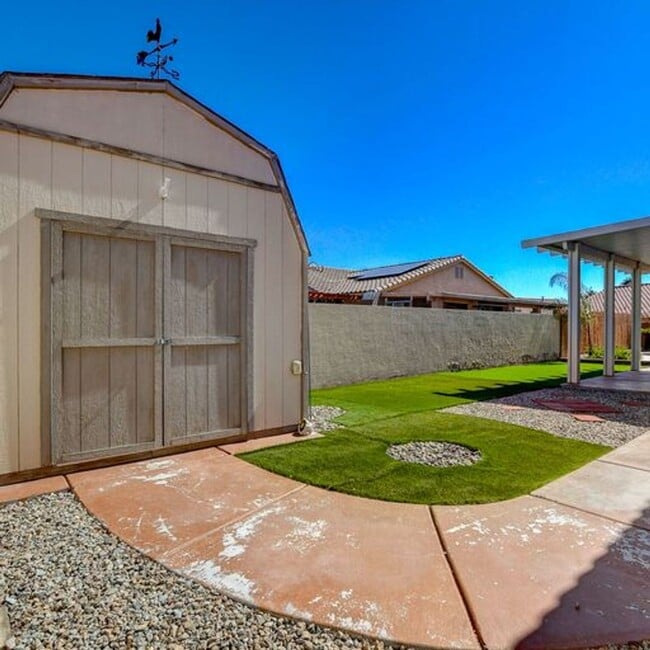 Building Photo - Single story home. NO HOA!