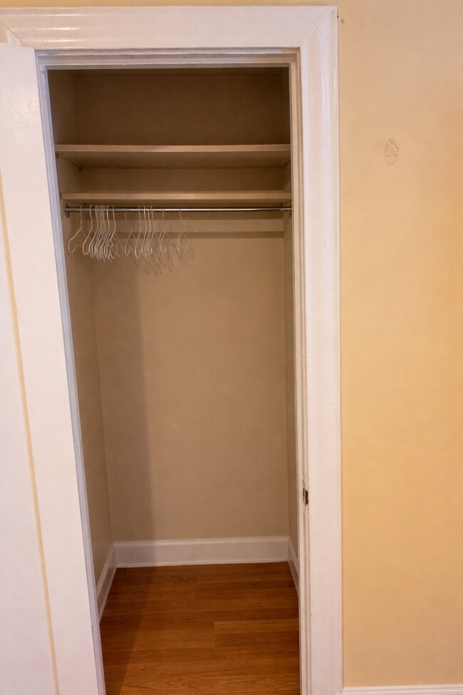 Building Photo - "Charming 3-Bedroom Oasis on Sunset Avenue – 1892 Sq. Ft. of Comfort and Style in Pasadena!"