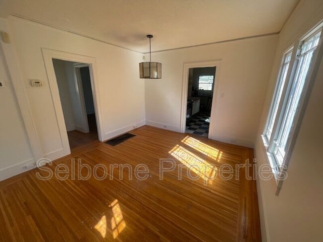 Building Photo - 1424 E 20th St