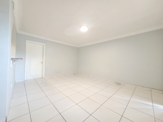 Primary Photo - 7000 SW 23rd St