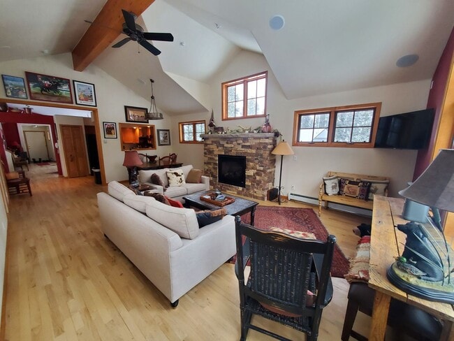 Building Photo - Extended Winter rental-Flexible lease term...