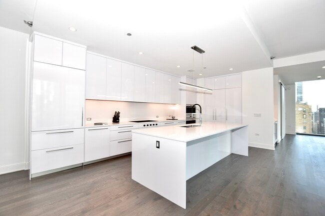 Building Photo - 60 E Randolph St